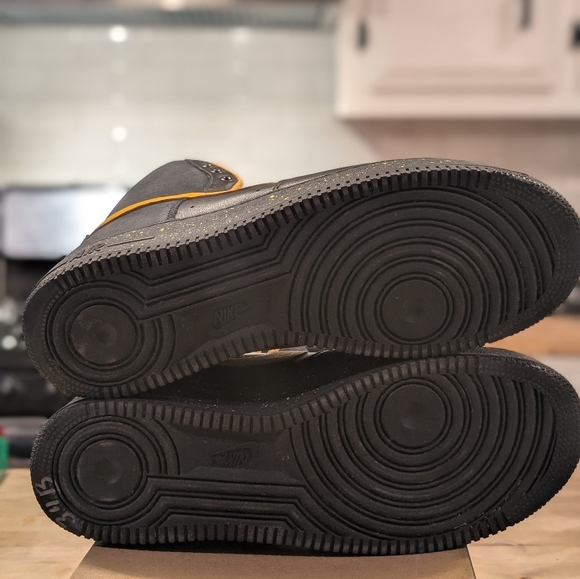 NikeiD Custom High-Top Sneakers - Black/Yellow - US 12 - Picture 6 of 7